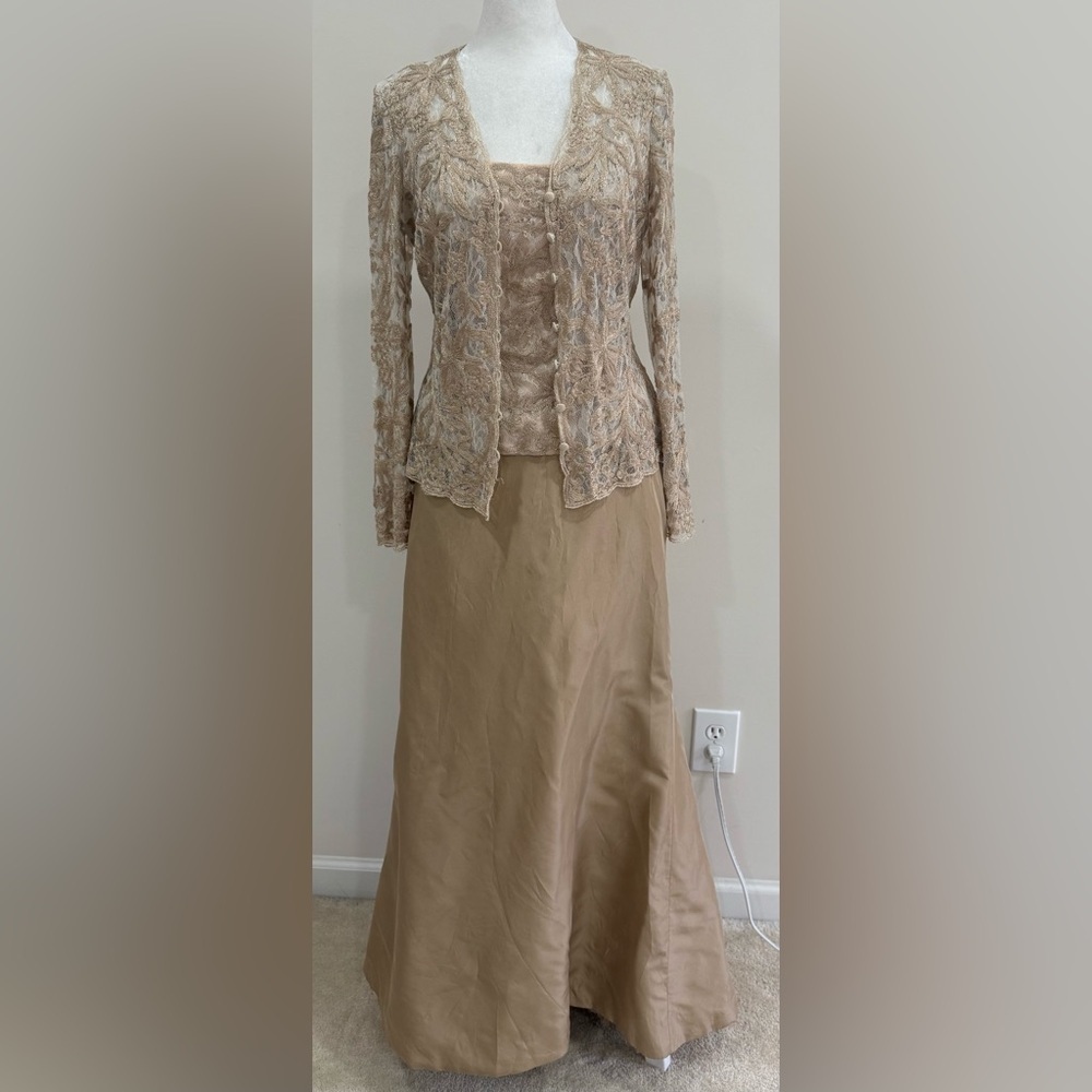Carmen Marc Valvo Evening Pretty Dress/Suit 3ps Embroidery Tan Size 6&4